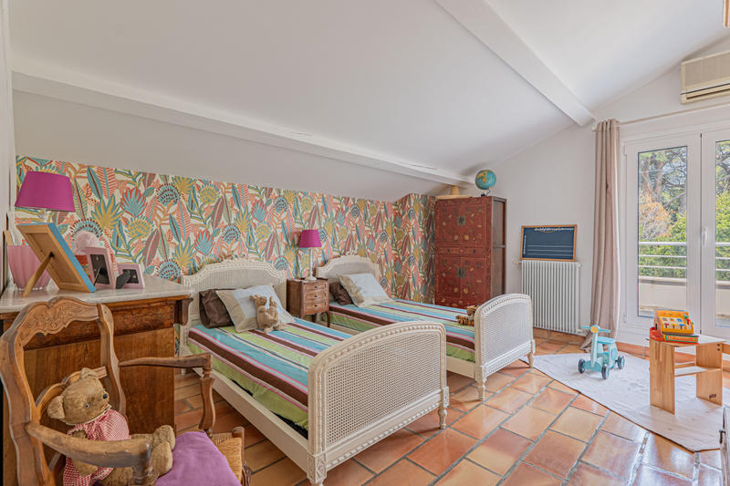 Maison - 245 m² - 7 pièces