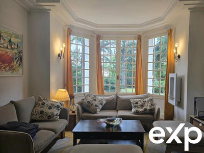 Maison - 290 m² - 9 pièces