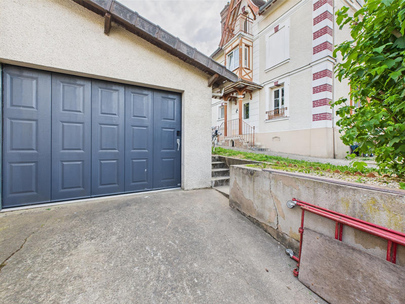 Maison - 203 m² - 8 pièces