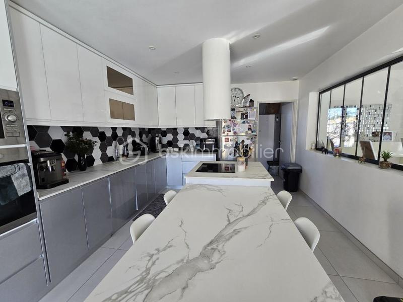 Villa - 225 m² - 10 pièces