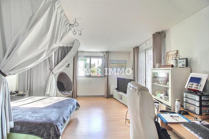 Maison - 270 m² - 8 pièces