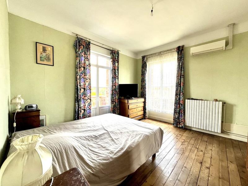 Maison de maîtres - 267 m² - 11 pièces