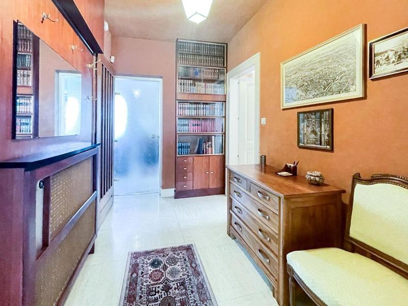 Maison traditionnelle - 200 m² - 11 pièces