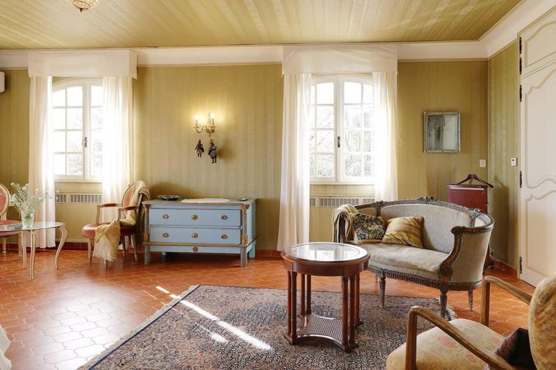 Villa - 360 m² - 9 pièces