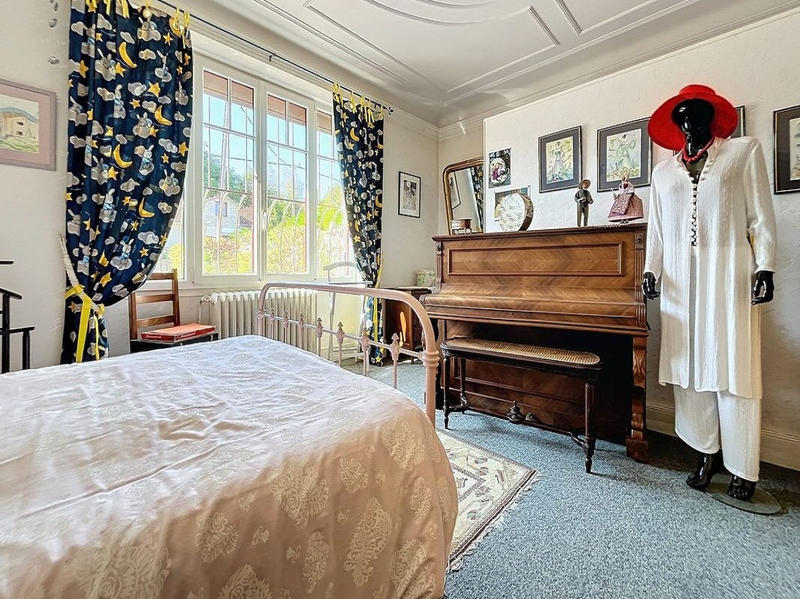 Maison - 201 m² - 9 pièces