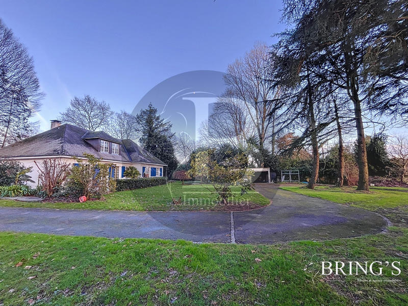 Maison - 188 m² - 8 pièces