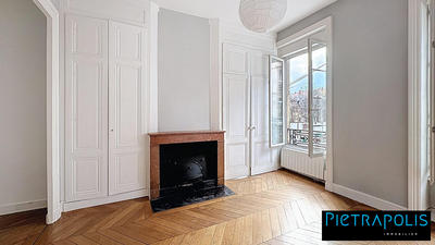 Appartement - 90 m² - 3 pièces
