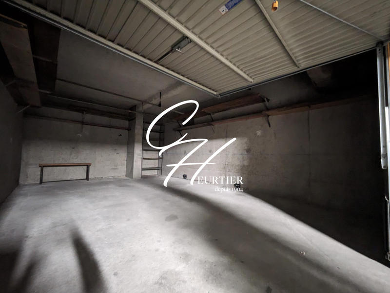 Parking / Garage - 28 m²