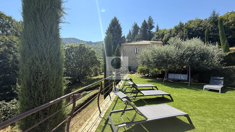 Maison - 218 m² - 7 pièces