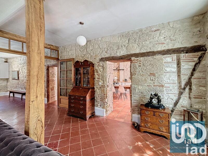 Maison - 240 m² - 8 pièces