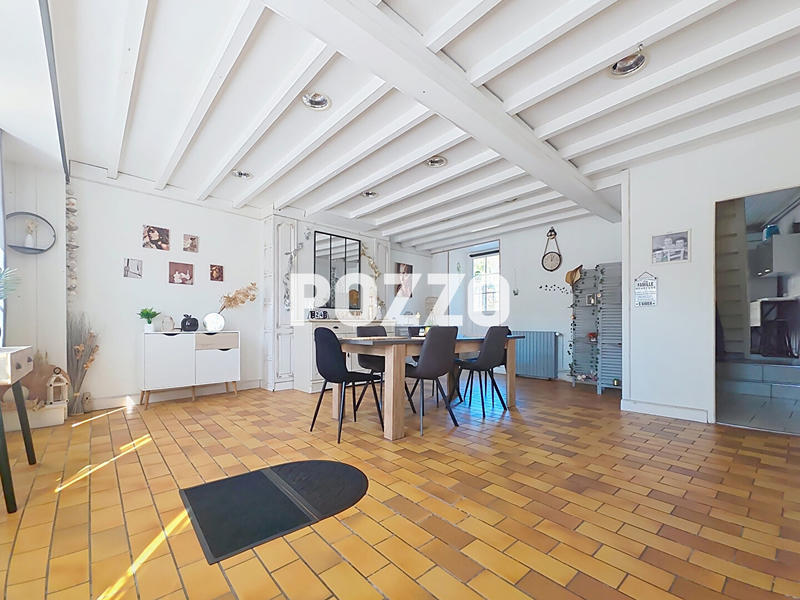 Maison - 222 m² - 8 pièces