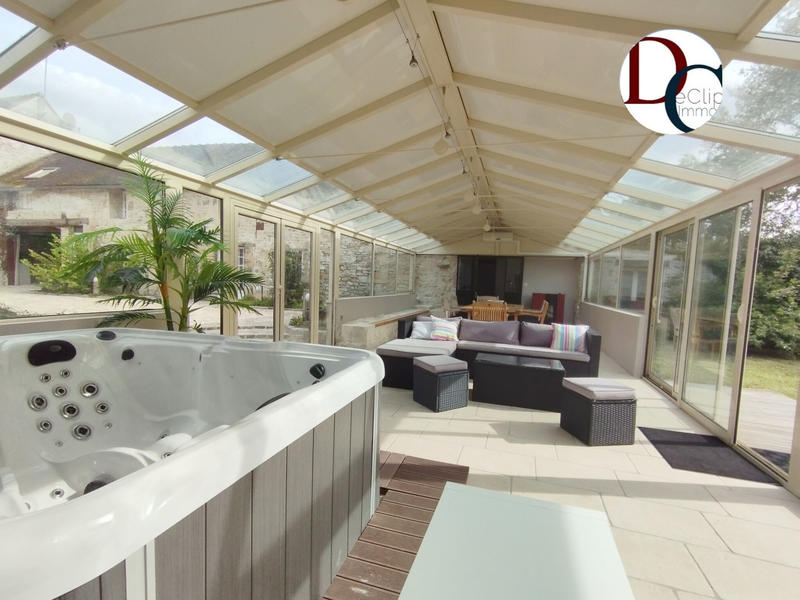 Maison - 465 m² - 13 pièces