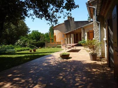 Propriété - 222 m² - 6 pièces