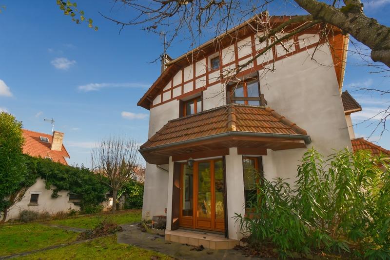 Maison - 189 m² - 8 pièces