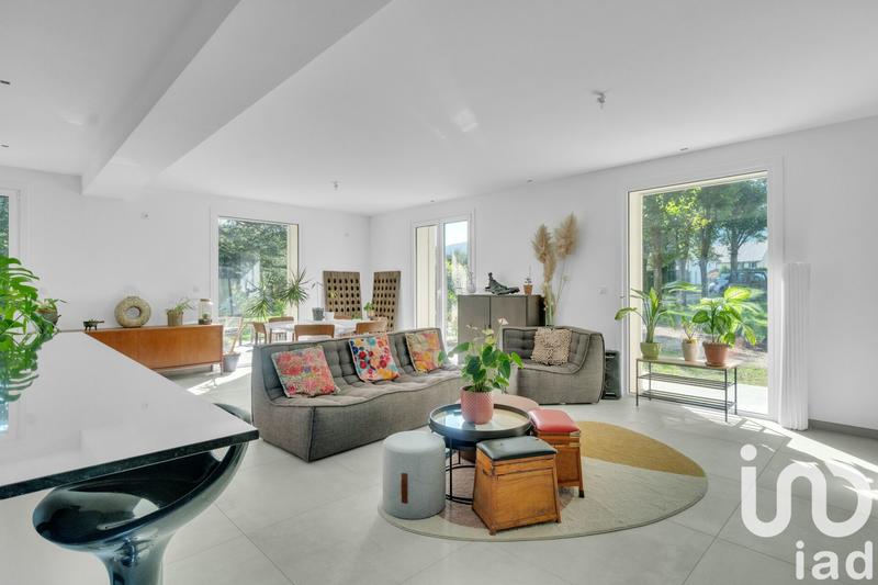 Maison - 285 m² - 9 pièces