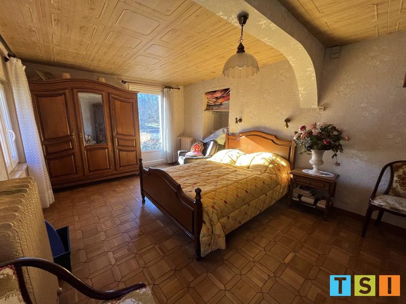 Maison - 260 m² - 12 pièces