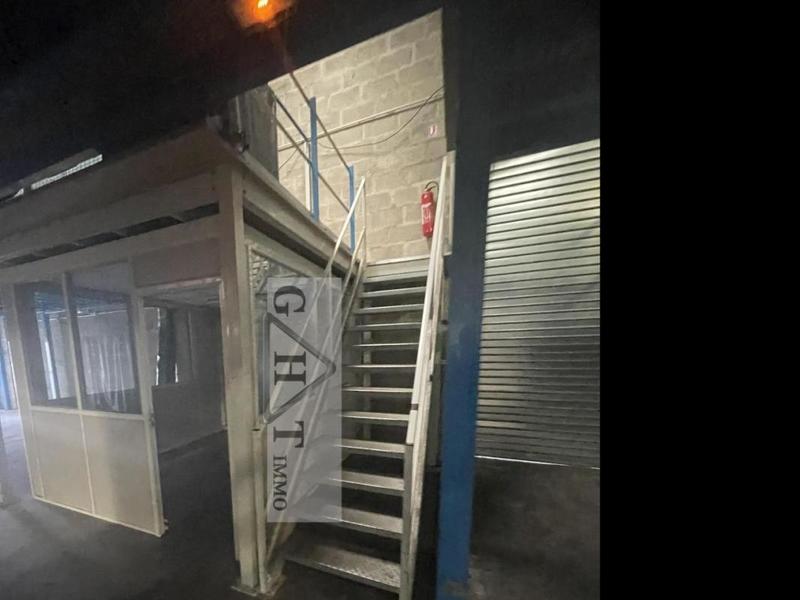 Entrepôt - 1 190 m²