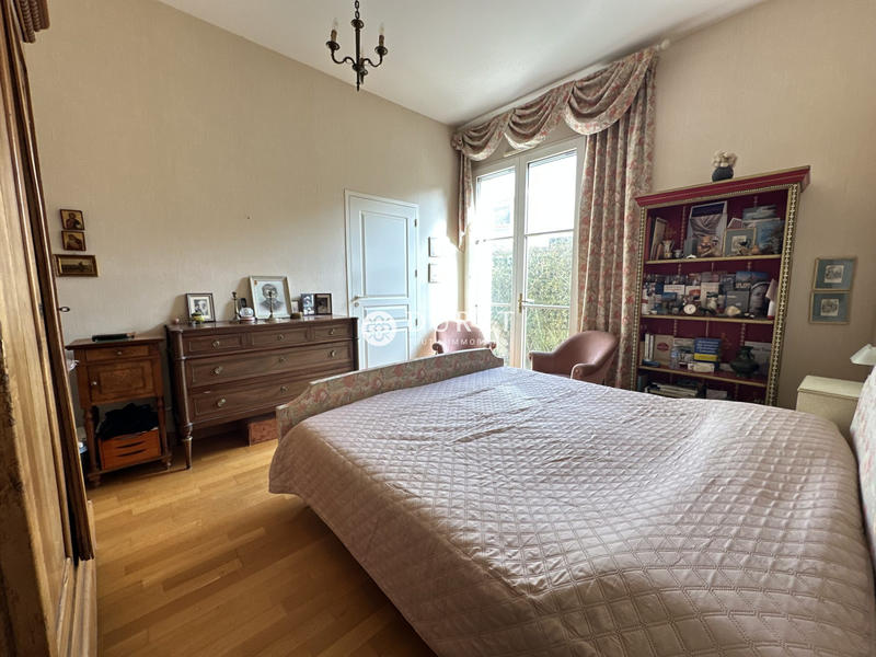 Maison - 220 m² - 9 pièces