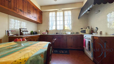 Maison traditionnelle - 212 m² - 6 pièces