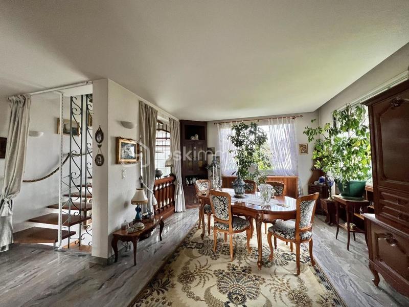 Maison d'architecte - 212 m² - 7 pièces