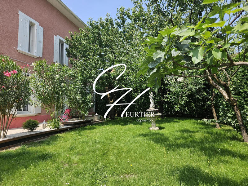 Maison - 224 m² - 9 pièces