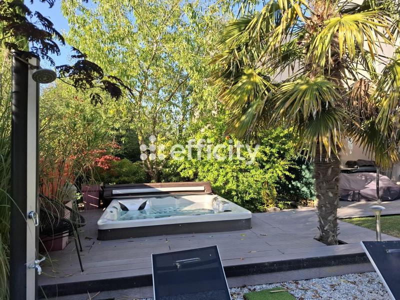 Maison - 185 m² - 10 pièces