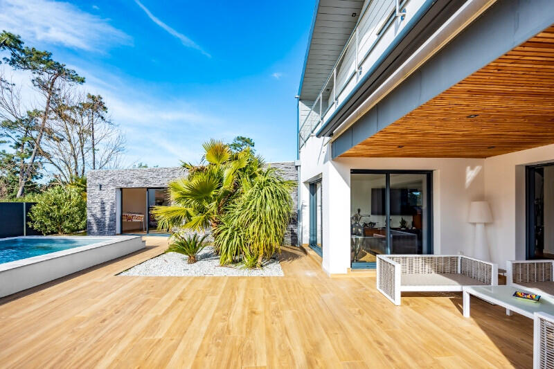 Maison - 260 m² - 6 pièces