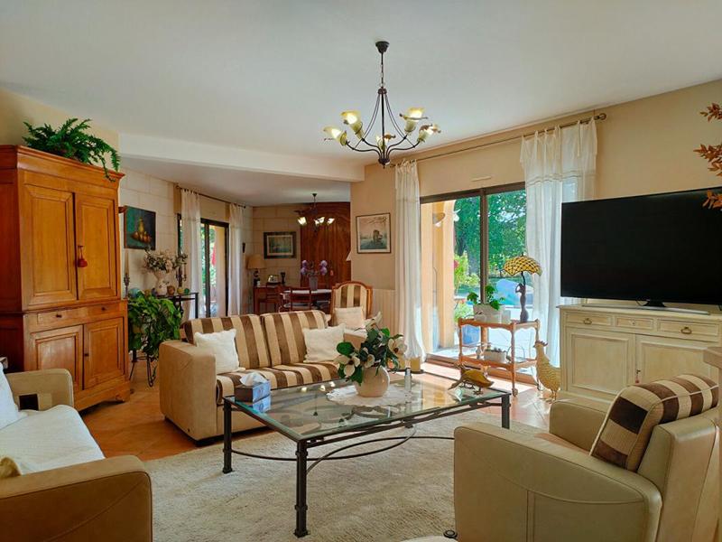 Maison - 236 m² - 8 pièces