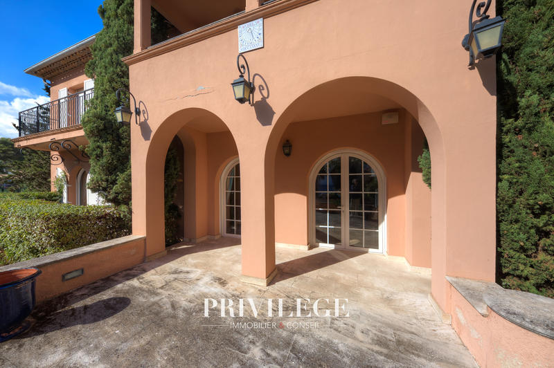 Bastide - 775 m² - 11 pièces