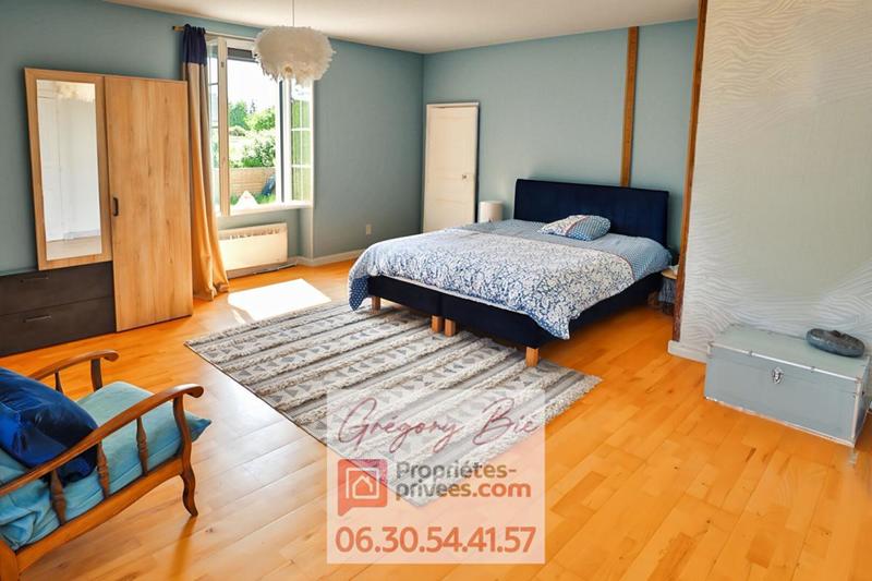 Propriété - 241 m² - 7 pièces