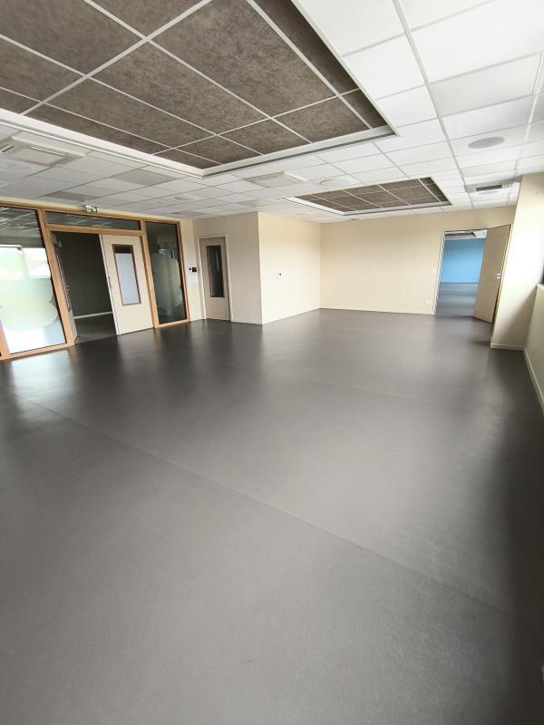 Bureau - 76 m²