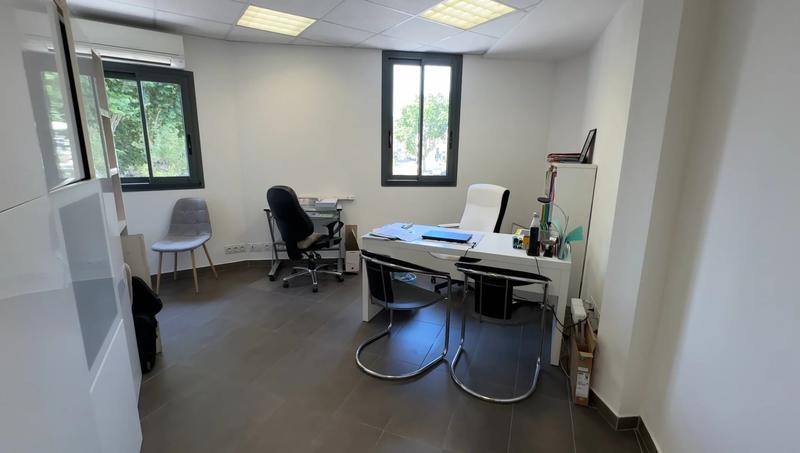 Bureau - 68 m² - 4 pièces