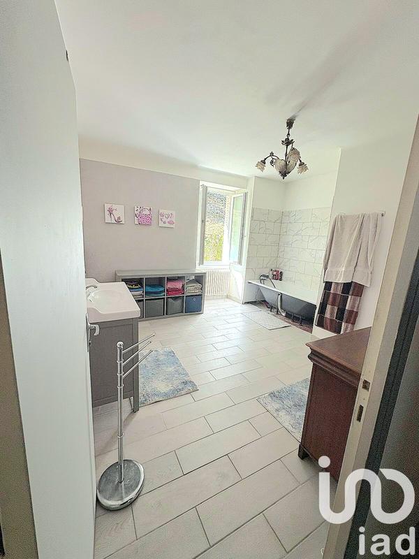 Maison - 268 m² - 8 pièces