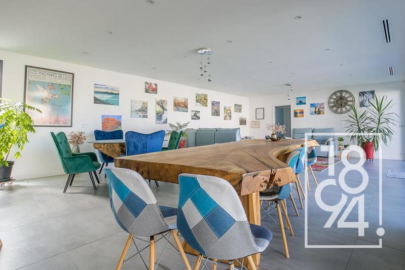 Maison - 270 m² - 5 pièces