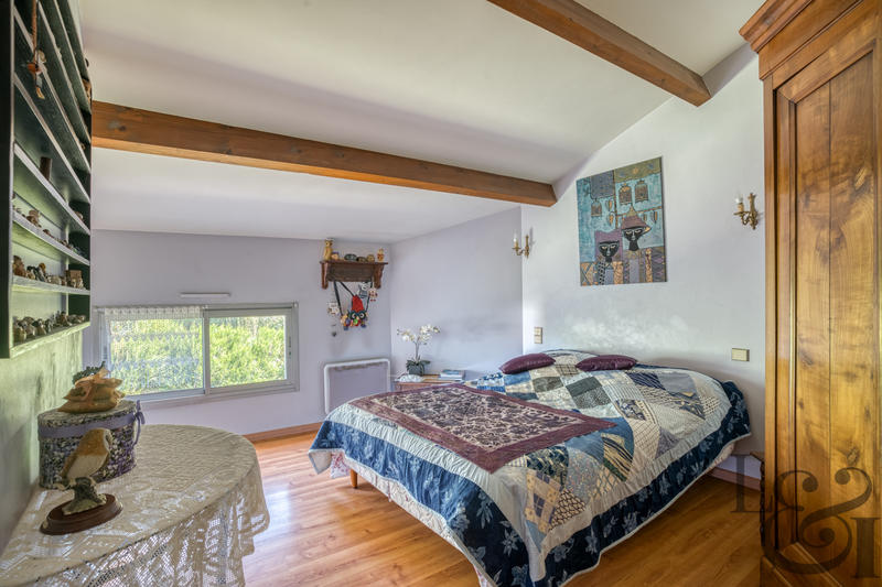 Maison - 220 m² - 9 pièces