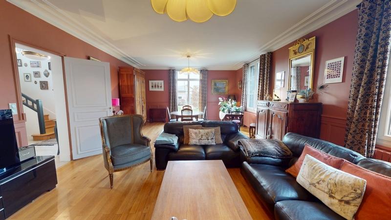 Maison - 230 m² - 6 pièces