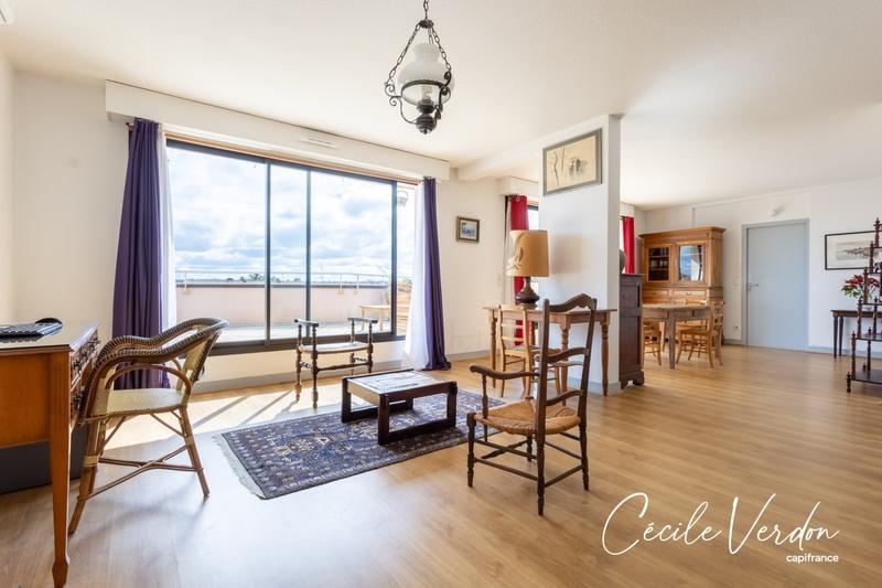 Appartement - 192 m² - 8 pièces