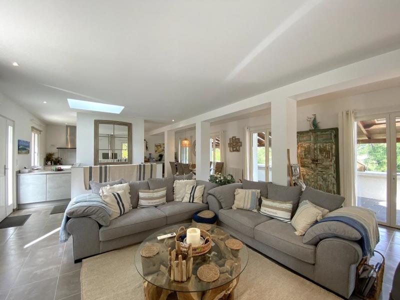 Propriété - 162 m² - 6 pièces