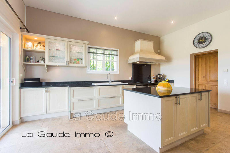 Villa - 198 m² - 7 pièces