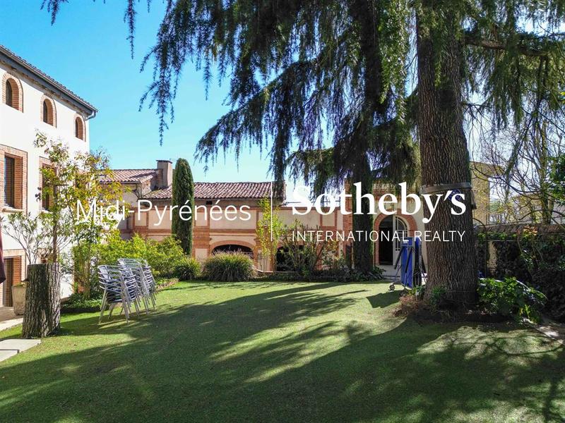 Maison bourgeoise - 733 m² - 19 pièces