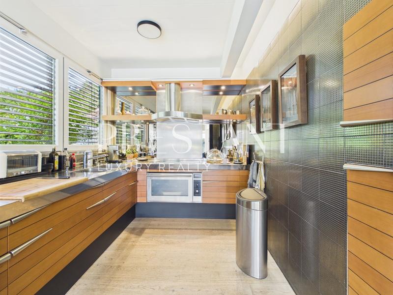 Maison - 337 m² - 8 pièces