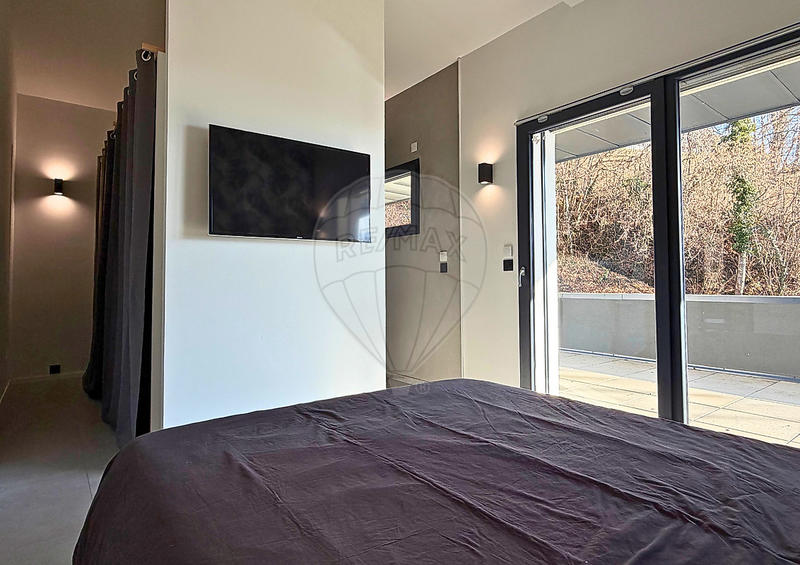 Villa - 232 m² - 6 pièces