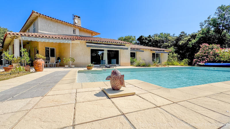 Maison - 285 m² - 8 pièces