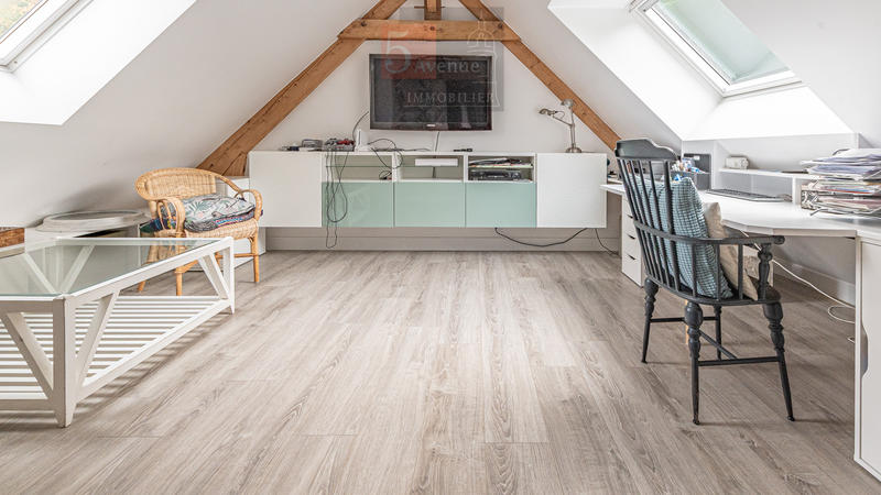 Maison - 300 m² - 8 pièces