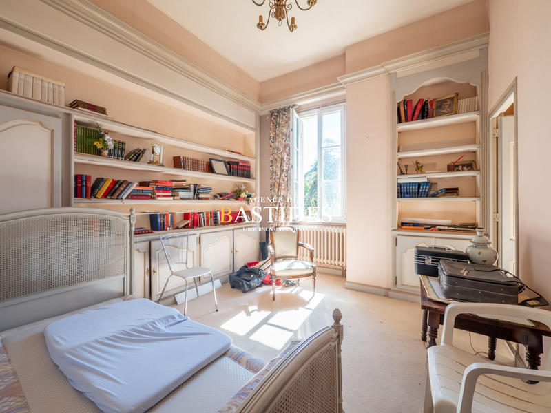 Maison - 474 m² - 9 pièces