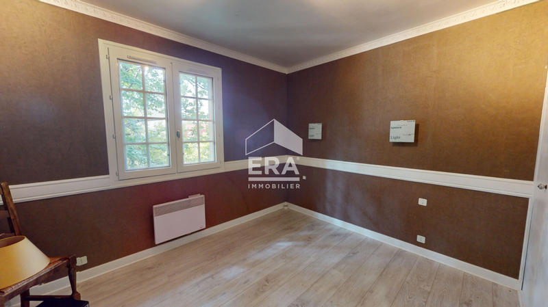 Maison - 180 m² - 8 pièces