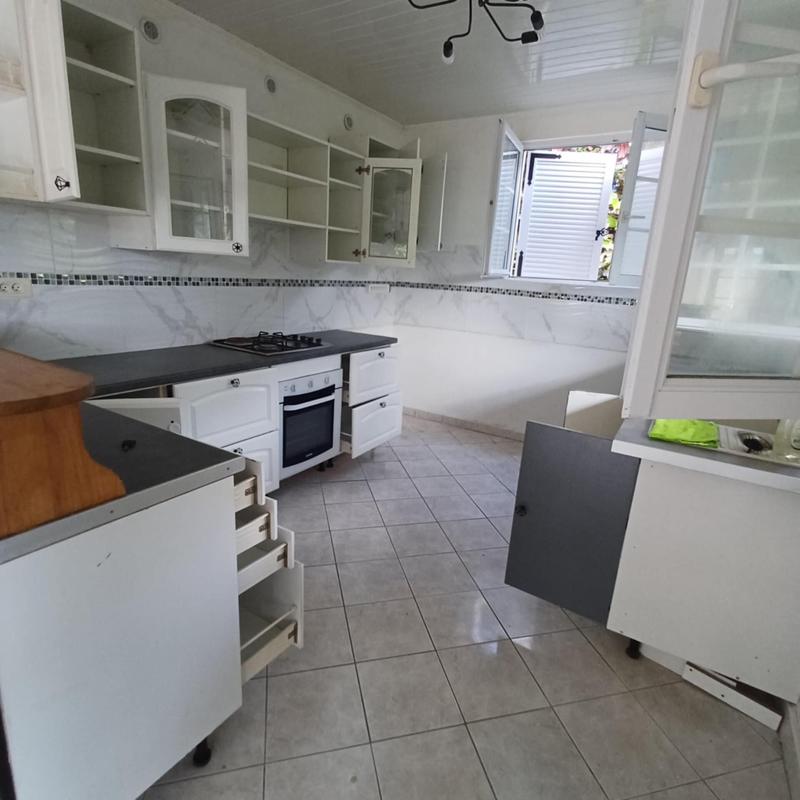 Maison - 250 m² - 8 pièces