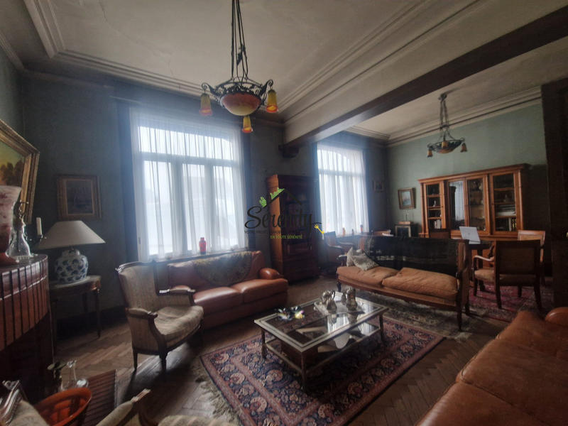 Maison - 243 m² - 8 pièces