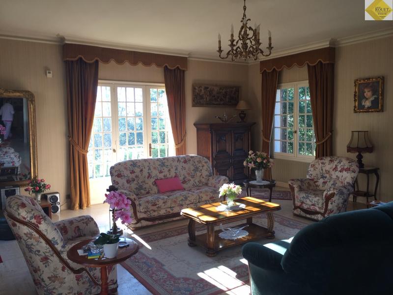 Maison - 346 m² - 9 pièces