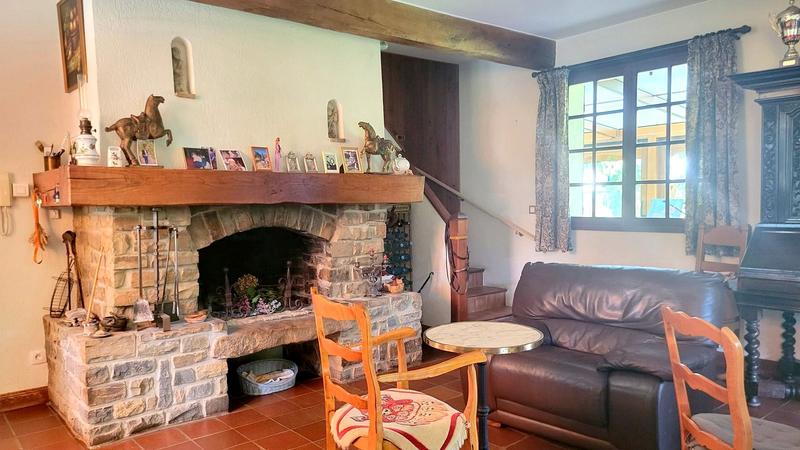 Demeure - 263 m² - 10 pièces